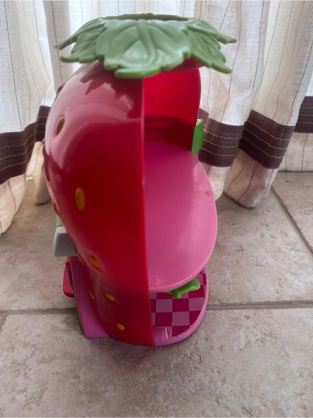 Strawberry Shortcake Whirly Bird Berry Cafe House Hasbro 2008 as is